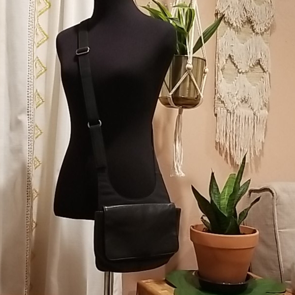 HOBO Handbags - HOBO International Crossbody Bag